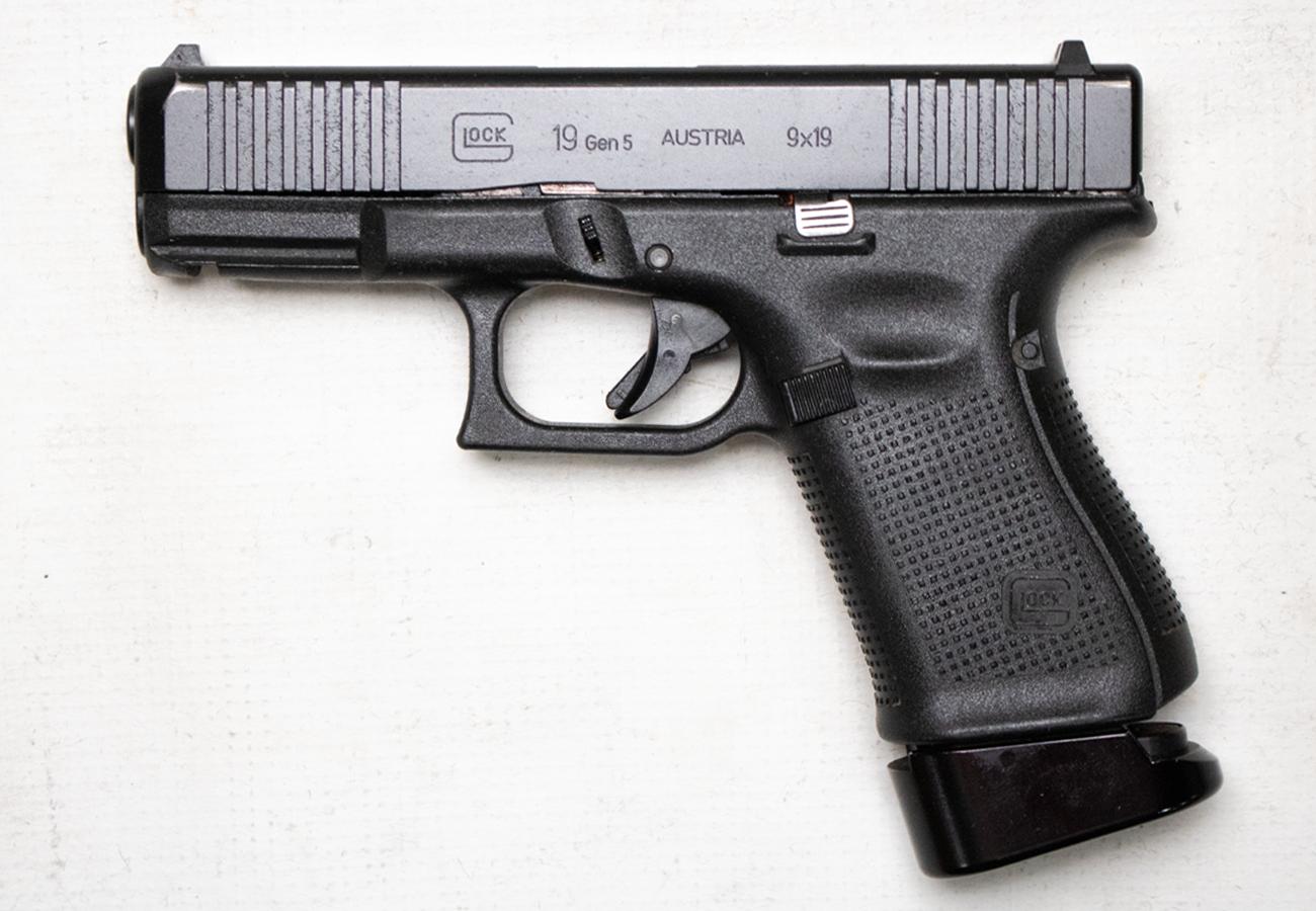 GLOCK 19 Gen5 9mm Police Trade-In Semi-Auto Pistol with Hyve Magazine Extension